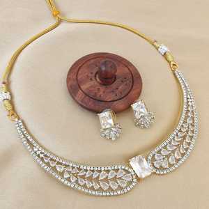 Collar de diamantes americano de calidad superior con hermosos pendientes Collar de desgaste mínimo Conjunto de collar elegante de tendencia Ropa de fiesta - Product Image 2