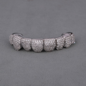 Nuestra exclusiva colección de Grillz de diseñador hecho en plata de ley 925 con diamantes de moissanita para su estilo único - Product Image 4
