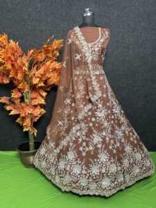 Tenue de soirée d'été moderne à la mode ensemble Lehenga avec broderie à paillettes Zari jupe longue chemisier ajusté Net Dupatta pour les événements de mariages - Product Image 4