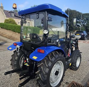 Tracteur Lovol M254 disponible aux prix d'usine, haute puissance, machine fiable conçue pour les applications agricoles intensives - Product Image 1