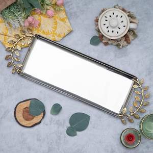Bandeja Moderna de Metal Dorado Alargada, Hecha a Mano, Ecológica y Reciclable, con Textura Martillada para Uso en el Hogar y Hoteles - Product Image 4