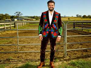 Conjunto de Traje Occidental de Terciopelo Azul para Hombre con Bordado Floral de Aves, Estilo Vaquero, Blazer y Pantalones - Product Image 2
