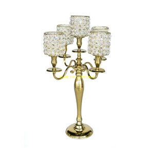 Candélabre en or à 5 bras avec bougeoirs en perles de cristal Support de bougie de pièce maîtresse de mariage élégant pour les fêtes, les événements et les hôtels - Product Image 1