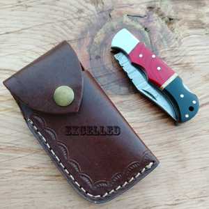 Couteau pliant damas fait à la main de 2mm d'épaisseur avec serrure arrière couteau de poche multifonctionnel avec manche en bois Pakka et gaine en cuir - Product Image 4