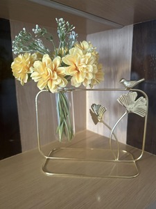 Vase de créateur exclusif avec gravure florale idéal pour la décoration intérieure de luxe et les cadeaux en gros de l'Inde - Product Image 3