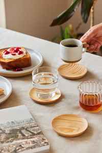 ที่รองแก้วกาแฟทรงกลมทำจากไม้วอลนัทเป็นมิตรกับสิ่งแวดล้อมเสื่อและแผ่นรองทำจากไม้ร่วมสมัยที่สง่างาม - Product Image 2