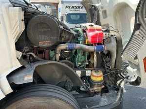 Envío Rápido, Camión Semirremolque Usado VNL64760 2022 con Cabina Dormitorio - Cabina Integral de 70 Pulgadas, 455HP, Automático de 12 Velocidades, Listo para Exportar a Todo el Mundo - Product Image 6