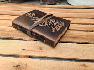 Journal d'écriture en cuir gaufré loup, bloc-notes Grimoire Livre d'or de mariage - Product Image 3