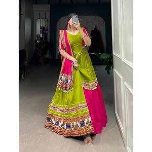 Exclusivo Lehenga Choli de Brocado Maruti de Diseñador, con Estampado en Relieve de Algodón, Ideal para Navratri y el Festival Garba, Estilo Étnico Moderno - Product Image 1