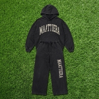 Ensemble survêtement streetwear deux pièces pour femme en molleton de coton uni, comprenant un sweat à capuche surdimensionné avec fermeture éclair et une veste à ceinture, et un pantalon de survêtement à jambes larges