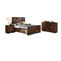 Ensemble de lit de luxe moderne en bois sur mesure avec rangement, table de chevet et commode, finition acajou