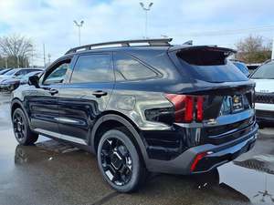 Kia Sorento X-Line SX Prestige AWD 2025 Noir Brillant d'occasion avec Toit Ouvrant Démarrage à Distance Sièges en Cuir Roues en Alliage Automatique - Product Image 5
