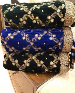 Châle de velours chaud d'hiver avec un beau design de broderie Prix bon marché Matériau de qualité supérieure Châle de velours pour femmes vente en gros - Product Image 6