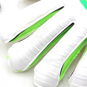 Gants de gardien de but de haute qualité pour adultes unisexes, pour sports de plein air, antidérapants, fermeture à boucle et crochet, protection des doigts, nouvelle arrivée 2025, personnalisables - Product Image 4