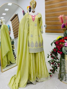 Nouveau pakistanais conçu Sharara & Dupatta pour les costumes de mariage pakistanais indiens, entièrement broderie travail lourd Chinnon soie - Product Image 2