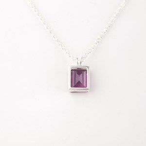 Colgante de Amatista en Forma de Pera, Plata de Ley 925, Hecho a Mano, Diseño Único de Alta Calidad, Certificado IGI, Joyería Elegante y Moderna - Product Image 2