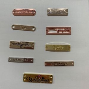 Étiquette Métallique Personnalisée à Coudre, Badge Carré pour Sacs et Vêtements - Product Image 1