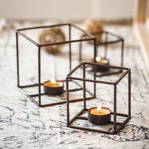 Bougeoir en métal moderne fait à la main pour la décoration intérieure élégante, parfait pour la chambre à coucher, la salle à manger et le bureau - Product Image 6