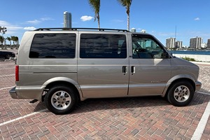 Chevrolet Astro LSAWD 2002 - Product Image 3
