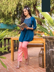 Sous-tissu rayonne court Kurti de la collection Style Broderie Concept en vente en ligne - Product Image 2