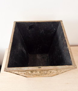 Macetas de Exterior con Acabado de Cobre Antiguo, Diseño Cuadrado en Relieve, Macetero con Asas Laterales, Decoración para Jardín - Product Image 5