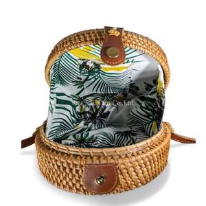 Bolso de Ratán Tejido a Mano con Diseño de Madreperla para Mujer, Accesorios de Moda de Vietnam - Product Image 4