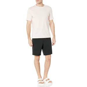 Short d'entraînement décontracté pour homme avec logo Short de gym tricoté en spandex Short de course teint en plaine pour homme été avec motif de poches - Product Image 3