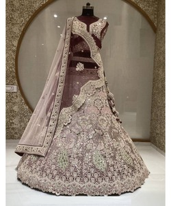 Mariage de mariée pakistanaise LehengaCholi pour filles en lavande avec miroir Blouse de travail - Product Image 4