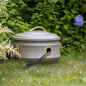 Soportes de metal resistentes para mangueras de jardín, diseñados para mangueras gruesas, que ofrecen opciones de almacenamiento en exteriores sin desorden. - Product Image 6
