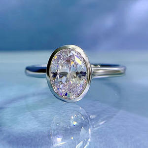 Wong Rain – Bague de fiançailles ovale en argent sterling 925 plaqué or 18 carats avec diamant à haute teneur en carbone 6*8 MM, sertie en clos - Product Image 3