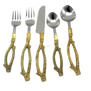 Juego de cubiertos de metal brillante de primera calidad, cuchara de acero inoxidable de lujo, tenedor, cuchillo, vajilla para una experiencia gastronómica moderna - Product Image 3