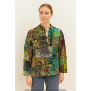 Veste réversible en coton et soie matelassée style bohème, faite main, avec imprimé bloc et patchwork, style universitaire, personnalisable avec logo, pour l'automne - Product Image 3