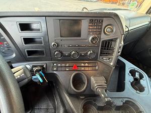Camión Tractor Mercedes-Benz Actros 3240 8X2 Diésel Euro 5 Transmisión Manual Capacidad de Carga 31-40T Dirección Izquierda Nuevo - Product Image 5