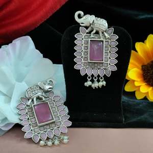 Pendientes de elefante de metal Premium con piedras de moissanita Moissanita brillante Metal de alta calidad único elegante y llamativo - Product Image 5