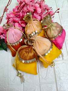 Élégants sacs en organza Potli avec cordon de serrage, pochettes cadeaux pour bijoux, mini sacs en tissu pour les fêtes, les mariages, les cadeaux de Mehndi et les cadeaux pour demoiselles d'honneur - Product Image 5