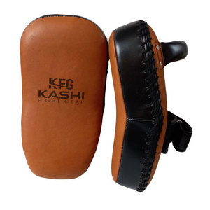 Escudo de Entrenamiento Resistente, Superficie de Cuero de Alta Calidad, Acolchado Grueso, Correas Ajustables, Transpirable y Suave para Boxeo/Kickboxing - Product Image 1