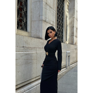 เดรสทำงานทรงวีคอสีดำ แขนยาว ผ้าจับเดรป พร้อมดีเทลประดับที่เอว - Product Image 2