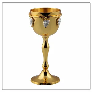 Kuningan emas Chalice 3 Oz buatan tangan antik kuningan Piala Chalice dengan artistik embossing Ciborium Chalice