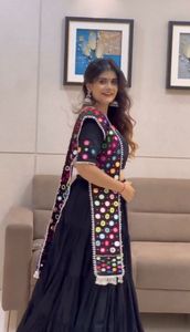 Diseñador exclusivo estilo Bollywood Lehenga Choli para adultos colección de fiesta de boda india paquistaní fabricado en exclusiva - Product Image 5