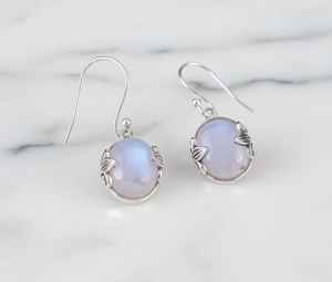 ต่างหูมูนสโตนประดับลายดอกไม้สไตล์วิคตอเรียน น่ารัก ทำจากเงินสเตอร์ลิงชุบทอง เครื่องประดับเทพธิดา ของขวัญประจำเดือนมิถุนายน - Product Image 1