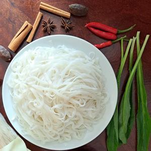 Emballage en Cellophane Personnalisé OEM Faible en Gras et Sans Gluten pour Nouilles de Riz Diététiques, Vermicelles Séchés, Nouilles en Chaîne de Soie Marque Silk Chains - Product Image 1