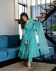 Ensemble de robe Anarkali en georgette de qualité supérieure, prêt à porter, avec broderie de sequins, pour filles, en gros - Product Image 4