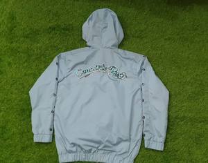 Conjunto Deportivo Personalizado con Botones a Presión para Hermandades Griegas, Chaqueta con Capucha y Pantalones para Mujeres, para Eventos de Hermandades y Vida Universitaria - Product Image 4