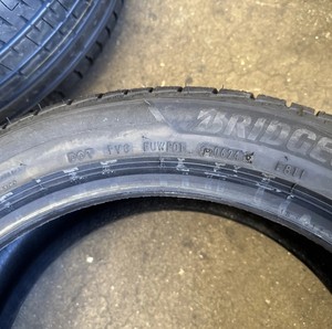 Neumático Usado Bridgestone Weather Control A005 Evo Radial Premium Touring para Todas las Estaciones 225/40ZR18 para Auto y SUV, Agarre en Piso Mojado - Product Image 3