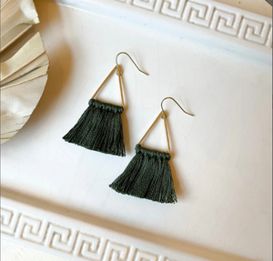 Boucles d'oreilles à franges et pompons faites à la main - Or - Longues - Product Image 1