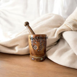 Mortier et pilon écologiques en bois Okhli de Tradebyd Broyeur d'épices artisanal pour cuisines biologiques - Product Image 2