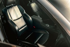 BMW M3 Coupé 2011 d'occasion en excellent état, sans réserve, moteur V8, toit carbone, principalement de propriétaires occidentaux - Product Image 5