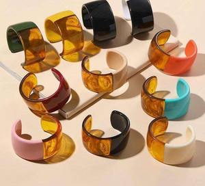 Bracelet en résine artisanal pour femmes, bijoux de mode contemporains, bracelet en résine et bracelets en résine - Product Image 4