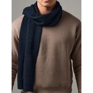 Écharpe classique en tricot gaufré personnalisée pour sweats à capuche et sweat-shirts promotionnels - Product Image 1