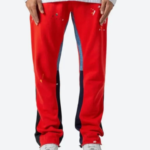 Pantalones de chándal rojos de peso pesado OEM con logotipo personalizado, ropa de calle polar, pantalones de chándal acampanados con dobladillo sin procesar, estampados, unisex - Product Image 1